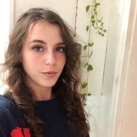 headshot of a woman smiling.